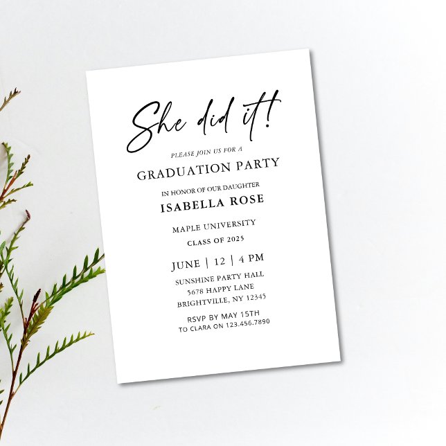Chic Hon gjorde det Black and White Studentfest Inbjudningar (Modern Elegant Chic Minimalist She did it graduation invitations, black and white graduation party i)