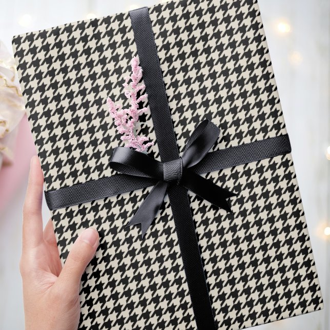 Chic Houndstooth Mönster Black Off White Birthday Presentpapper (Skapare uppladdad)