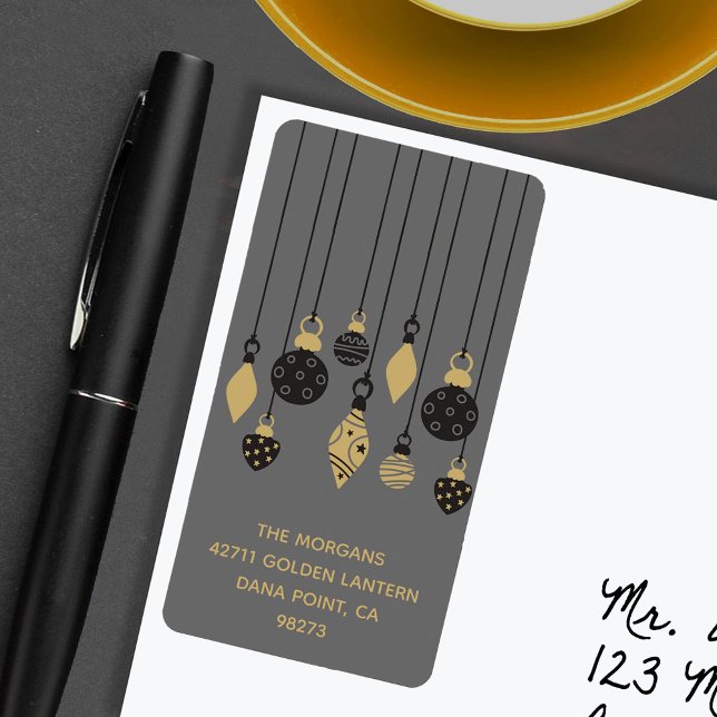 Chic Julprydnadsföremål Helgdag Adress Adressetikett (Chic black and gold Christmas tree ornaments on grey holiday return address labels)