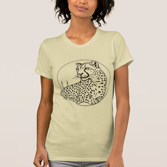 Chic Leopard – Bold & Stylish Everyday Wear T Shirt (Framsida)