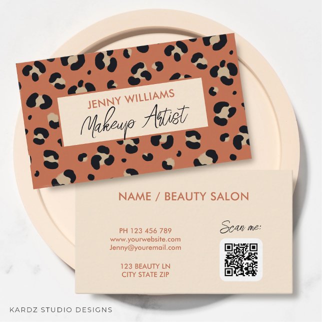 Chic Leopard Skriv ut modern Makeup-artist Visitkort (Make this trendy beauty salon or make-up artist business card to keep your business always present.)