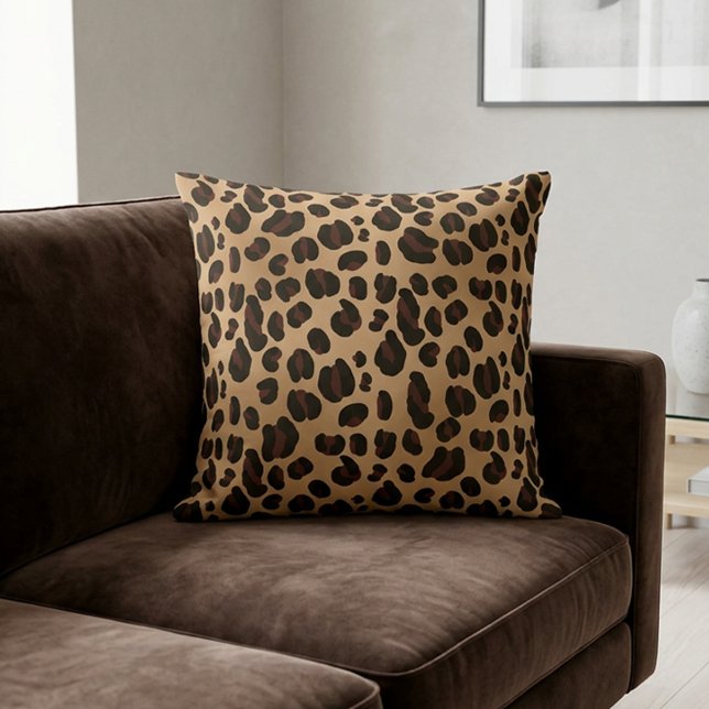Chic Leopardsmönster Gepardfläckar Brun Svart Kudde (Chic Leopard Print Cheetah Spots Brown Black Throw Pillow)