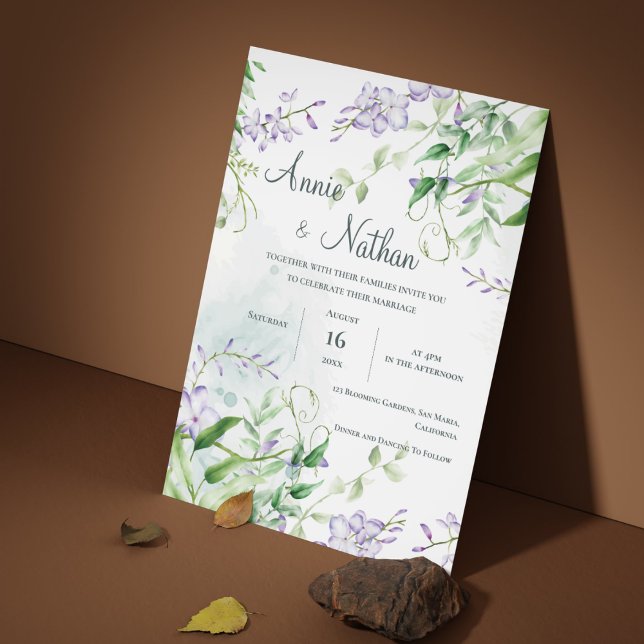 Chic Lila blommor Grönt Löv Blommigt Bröllop Inbjudningar (Chic Purple Flowers Green Leaves Floral Wedding Invitation)