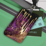 Chic lila och guld agate glitter droppar monogram bagagebricka<br><div class="desc">Chic lila och guld agate glitter drops mongram bagagetapp. Vacker, modern och coola för den trendomsavundna och konsthungande höftledaren. Denna sofistikerade snyggt skulle vara underbar för flickor som har klassisk och sparsam design. Visa upp din personliga stil, se modern ut, trendig och känn snyggt och resa med stil med en...</div>