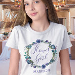 Chic Lila Watercolor Blommigt Anpassningsbar Flowe T Shirt<br><div class="desc">Vacker violett blommigt med lila och indigo vattenfärgblommor runt söt-typografin som lyder FLOWER GIRL. En söt,  modern blomflicka t-shirt bröllop brudens sida-personlig med din blomflickas namn vid repetitionsmiddagen.</div>