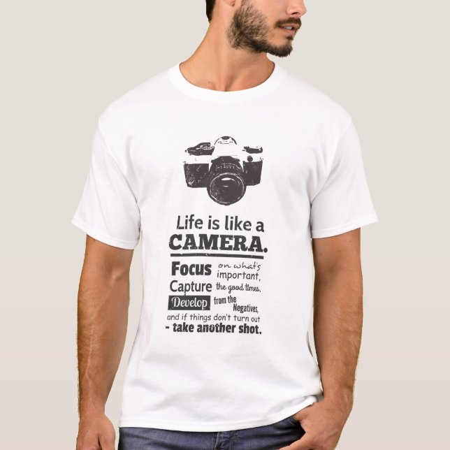 Chic Livet är som en kamera-citat, Svart Grunge Tee (Framsida)
