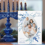 Chic Lycklig Hanukah-familjens fotoblått Magnet-ko<br><div class="desc">Vacker blå vattenfärg botaniskt löv vår ut ur ditt lodrät judiskt familjefoto för en Lycklig Hanukkah-magnet. Anpassa den här chicen Chanukah-fotomagnetiskt kort.</div>
