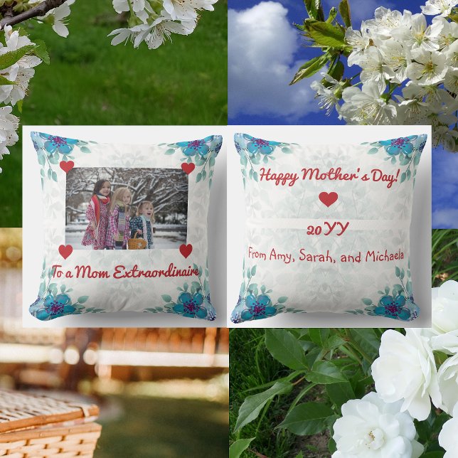 Chic Mamma Extraordinaire Photo Heart Modern Kudde (To a Mom Extraordinaire on Mother's Day, an elegant, modern personalized floral photo pillow)