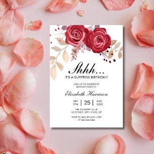 Chic Maroon Ro Blommigt Surprise Birthday Inbjudningar