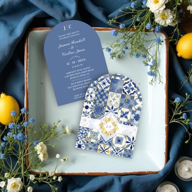 Chic Mediterranean Tiles Monogram Lemons & Flowers Inbjudningar (Chic Mediterranean Tiles Monogram Lemons & Flowers Wedding Invitation Cards with Initials.)