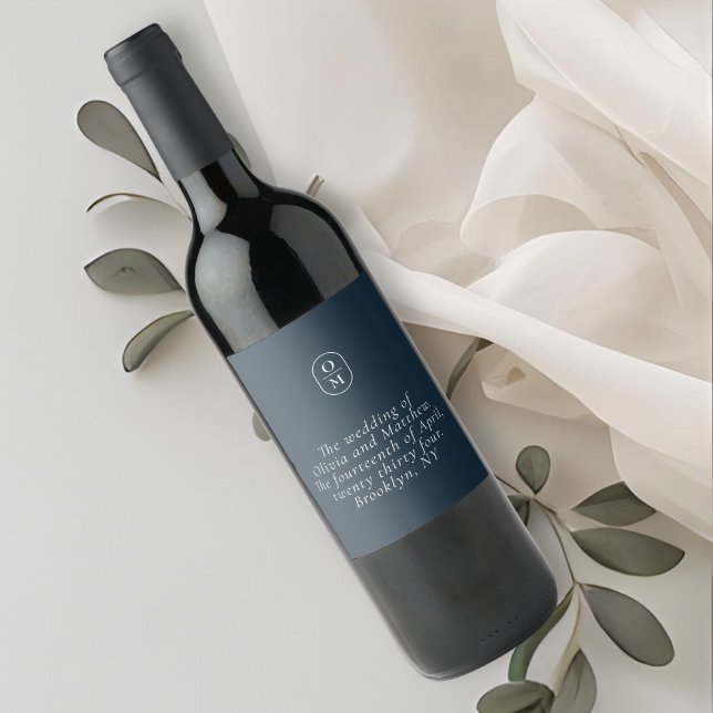 Chic Midnight Blue Monogram Wedding Vinflaska Etikett (Skapare uppladdad)