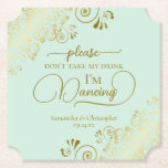 Chic Mint Grönt & Guld Ta inte min Drink Bröllop Underlägg Papper<br><div class="desc">Den här underlägg i bröllop är elegant, snyggt och roligt! Den har en vacker mint-grönt och guld-färgad med modern manusskrift och delikata gyllene kurvor och snurrar i hörnen. Texten lyder: "Ta inte min drink, jag dansar" med plats för parets namn och bröllop-datumet vid grund. Underbart minnesmärke för dina gäster och...</div>