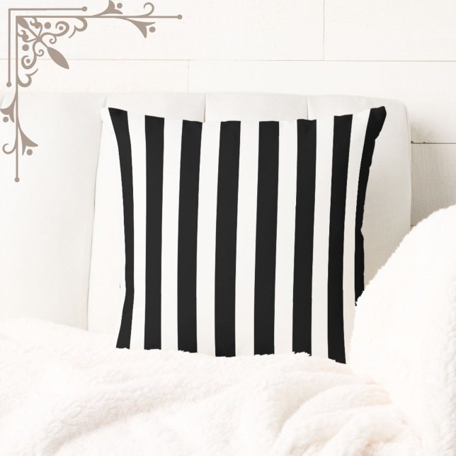 Chic Modern Black + White Café Rand Elegant Kudde (Chic, modern and elegant! This bold black + white striped pillow will add personality to your space.)