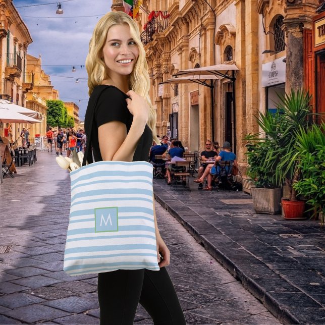 Chic Monogram Light Blue and White Stripe Tygkasse (Skapare uppladdad)