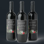 Chic Mörk Grått jul Winter Botanical Grey Vinflaska Etikett<br><div class="desc">Den här samlingen har vattenfärgade röda blommigtar,  bär och vintergröna med modern och elegant typografi.</div>