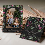 Chic Mörk Grått Rosa Greenery Arch Photo jul Julkort<br><div class="desc">Den här samlingen har vattenfärgsskarpa blommigtar för rosa,  bär och vintergröna med modern och elegant typografi,  med ett botaniskt mönster baksida på vintern.</div>