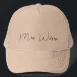 Chic Mr. eller Mrs. Efternamn embroiderade basebal Keps<br><div class="desc">Enkelt och chic Mr eller Mrs efternamn basebollhatt för nyfödda. Kontakta mig gärna om du behöver hjälp med anpassning.</div>