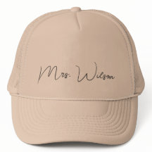 Chic Mr. eller Mrs. Efternamn embroiderade basebal