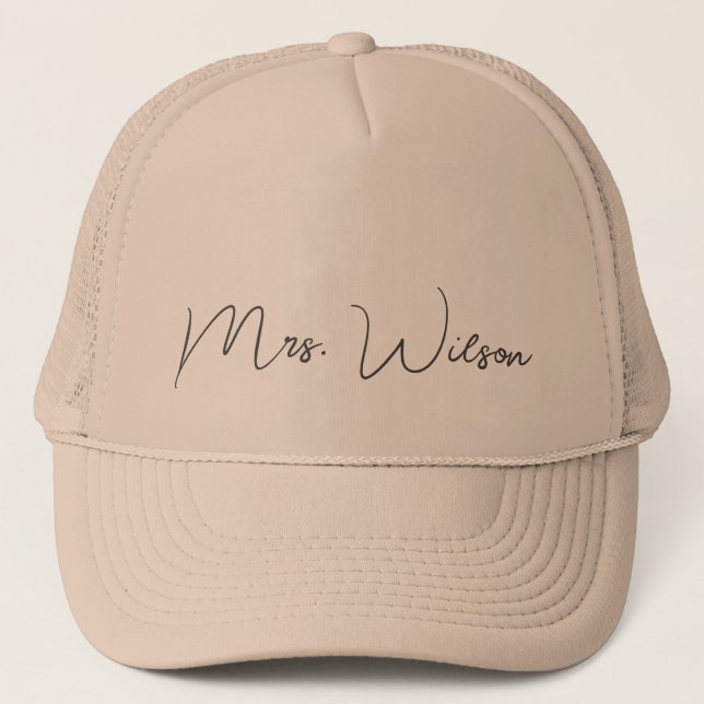 Chic Mr. eller Mrs. Efternamn embroiderade basebal Keps (Framsida)