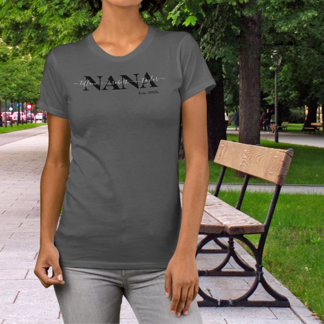 Chic Nana med Kids Namn År T-Shirt (Skapare uppladdad)