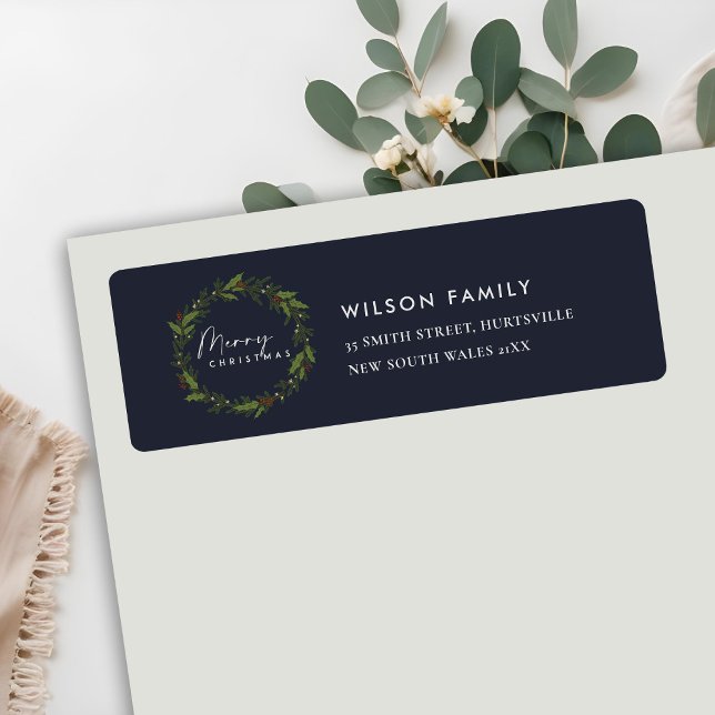 CHIC NAVY HOLLY BERRY WREATH CHRISTMAS ADRESS RETURADRESS ETIKETT (Skapare uppladdad)