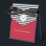 Chic Navy Ränder Röd Färgblock Monogram Bröllop Presentaskar<br><div class="desc">Denna stilrena och eleganta design har ett modernt färgblockmönster, perfekt för att tillföra en sofistikerad touch till alla evenemang. Konsten kombinerar klassiska marinblå och vita ränder med en djärv röd sektion och skapar en slående visuell kontrast. Ett lyxigt guldmonogram och en framträdande svart fluga ger en känsla av förfinad stil....</div>