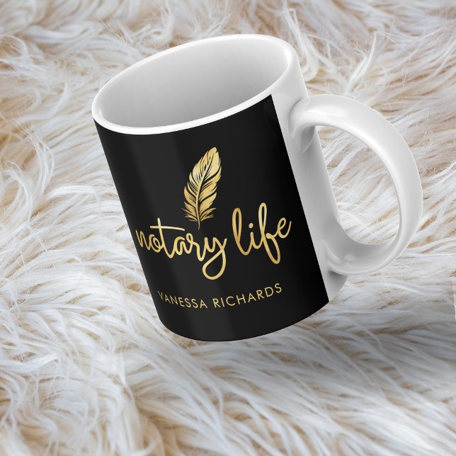 Chic Notary Life Black Guld Feather Modern Script Kaffemugg (Skapare uppladdad)