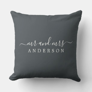 Chic Nyligen Blev Black White Monogram Kudde