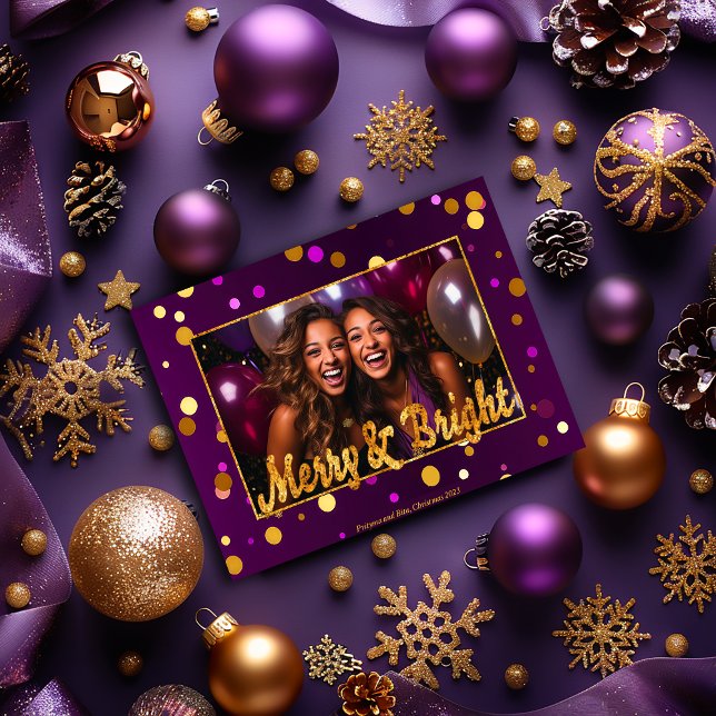 Chic och foto av Lila och konfetti Guld Julkort (Festive Purple Confetti 'Merry & Bright' Christmas Photo Greeting Card )