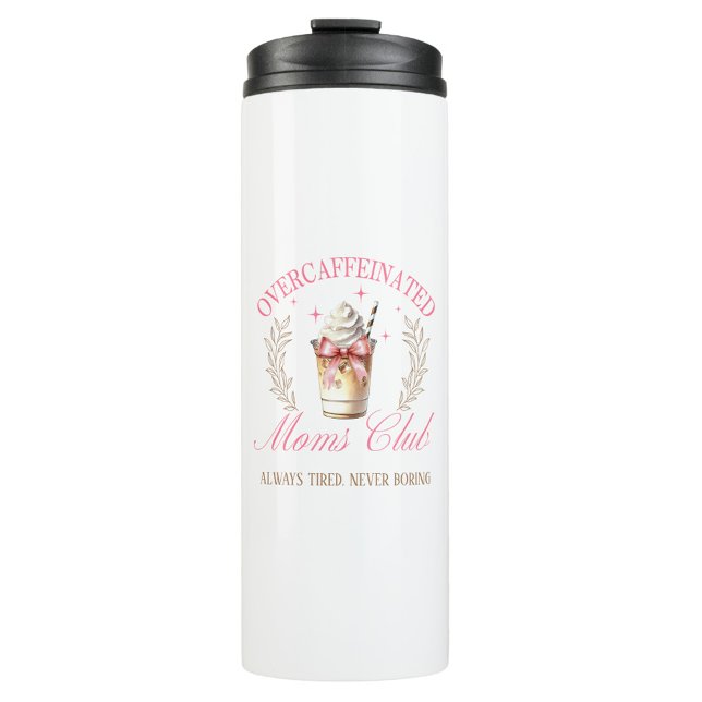 Chic Överkoffeinfritt Mamma Klubb Mors dag kaffe (Overcaffeinated Moms Club travel mug, “Always Tired, Never Boring”, bow, iced coffee, pink, gold.)