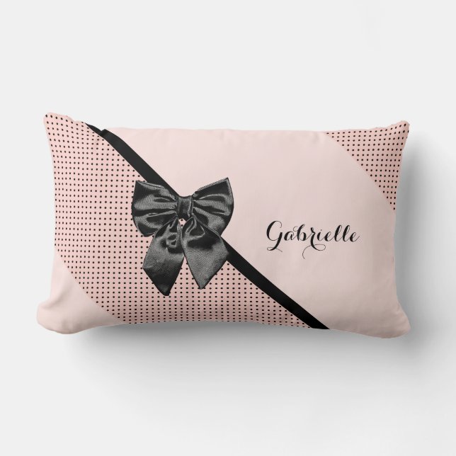 Chic Parisisk Rosa Polka dots Black Bow och Namn Lumbarkudde (Framsida)