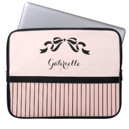 Chic Parisisk Rosa Streck Black Bow och Namn Laptop Sleeve