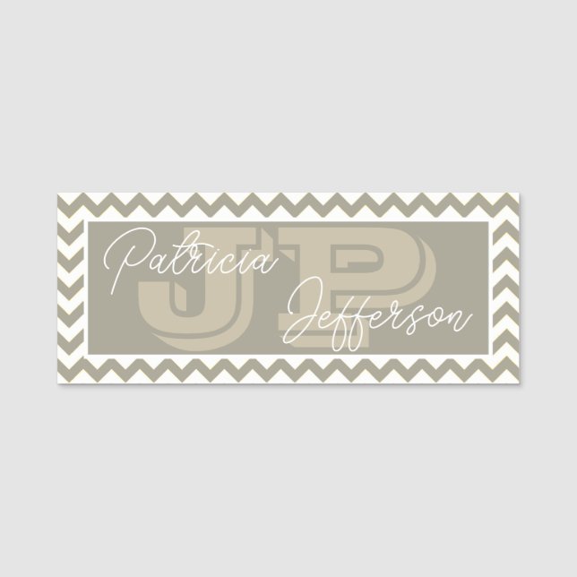 Chic Pebble Grått Chevron Mönster: Snyggt Monogram Namnbricka (Framsida)