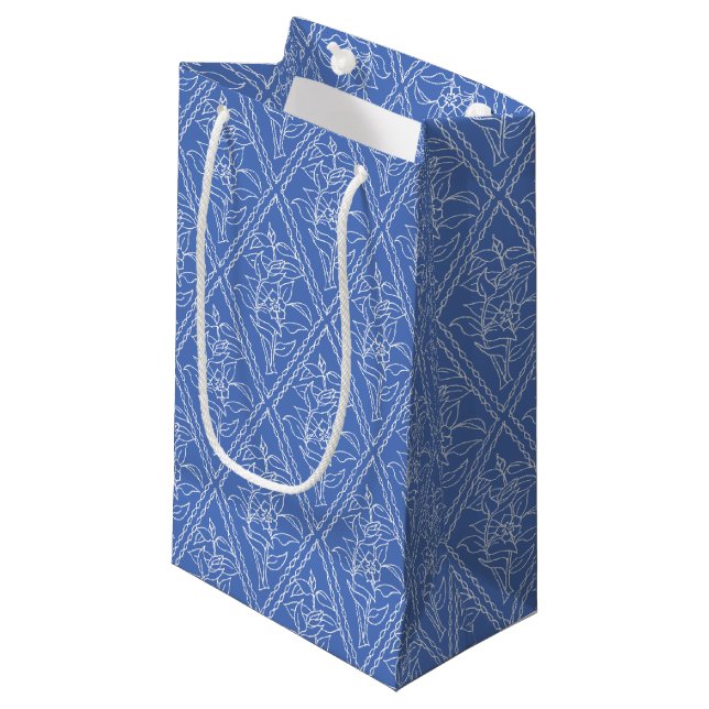 Chic Periwinkle Blue Blommigt Diamond Mönster (Framsidan Vinklad)
