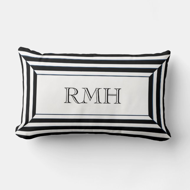CHIC PILLOW_BLACK & VITRANDAR MED MONOGRAMEN LUMBARKUDDE (Framsida)