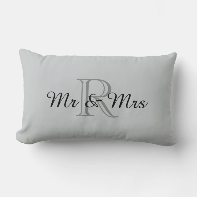 CHIC PILLOW_ " Herr & Fru" ÖVER MONOGRAM Lumbarkudde (Framsida)