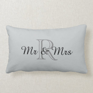 CHIC PILLOW_ " Herr & Fru" ÖVER MONOGRAM Lumbarkudde