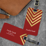 Chic Red and Faux Guld Geometric Luggage Tag Bagagebricka<br><div class="desc">Håll snyggten på resande fot med den här chicens märkre för rödsäck som har en geometrisk design för faux guld. Anpassa den här märkrn med din information och om du vill ha fler alternativ som att ändra teckensnittet så klickar du storlekt på knappen "Anpassa". *Observera att Zazzle Watermark som visas...</div>