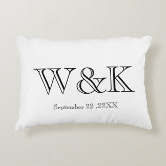 Chic red black monogram wedding keepsake  prydnadskudde