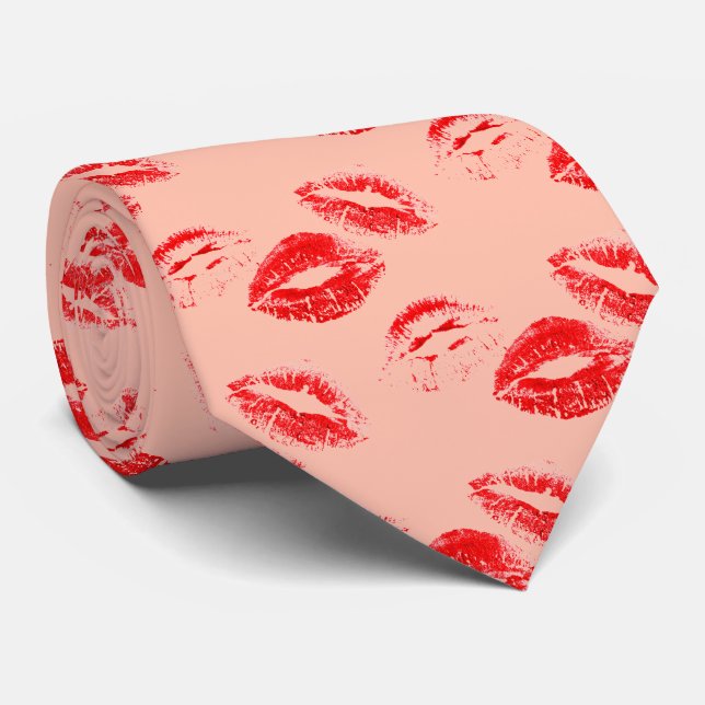 Chic Red Lip Print Tips på korallbakgrund Slips (Rullad)