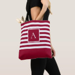 CHIC RED WHITE RAND Square Brev Monogram Tygkasse<br><div class="desc">Fantastiskt! Den här chicen, den röda och vita rand brev-monogramtot är perfekt för allt - ta den till stranden, en picknick, en BBQ, shoppa, på semester, ut på båten och så mycket mer - som vi sa, allt, och det är därför du användor den hela tiden! Det skarpa röda och...</div>