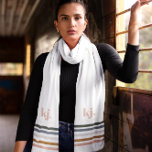 Chic Retro Rand Monogram Sjal<br><div class="desc">Ett minimalistiskt monogrammönster med stor typografi initialer i ett klassiskt teckensnitt med ditt namn under och chic retro rainbow färgad rand. En festive scarf tillför snabbt struktur, färg och säsong luft till alla utrustningar, ytterkläder eller kläder. En trendig scarf ger också en tankfull gåva till vem som helst speciell i...</div>