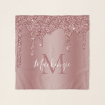 Chic Ro Gnistra Guld Glitter driver Monogram Sjal<br><div class="desc">Girly Ro Guld Gnistra Glitter driver Monogram Square Scarf med mode faux  rosa/ro guld glitter droppar i chic på anpassningsbarnas bakgrund med namnens monogram och . Kontakta oss på cedarandstring@gmail.com om du behöver hjälp med designen eller matchande produkter.</div>