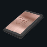 Chic Ro Guld Brushed Metall Monogram Initial<br><div class="desc">Lägg till ett glam i din sensor med den här plånboken för personlig av elegant. Den här designmallen för chic har ett stort skriptmonogram på en bakgrund av ro guld borstad metallisk struktur som du kan anpassa. En unik gåva till födelsedagsdagen, helgdagar och alla speciella tillfällen. Designad bara för dig...</div>