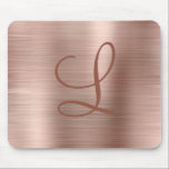 Chic Ro Guld Brushed Metall Monogram Initial Musmatta<br><div class="desc">Lägg till ett glam i ditt hemkontor eller i din slump med den här personligen i eleganten. Den här chicen har ett stort skriptmonogram på en bakgrund av ro guld borstat metallisk struktur. En unik gåva till födelsedagsdagen,  helgdagar och alla speciella tillfällen. Designad bara för dig av Extreme Tees!</div>