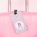 Chic Rosa Monogram Namn Initial Bagagebricka<br><div class="desc">Chic Rosa Monogram Namn Initial Luggage Tag med en modern och trendig utformning som har ett rosa djurtryck av leopardfläckar, ett unikt estetiskt utseende. En gåva till en älskad personlig som är enkel att anpassa, lägg bara till ditt namn och ditt första i avsnittet "anpassa" mall. Originalteckningar av Ana Garza/Kardz...</div>