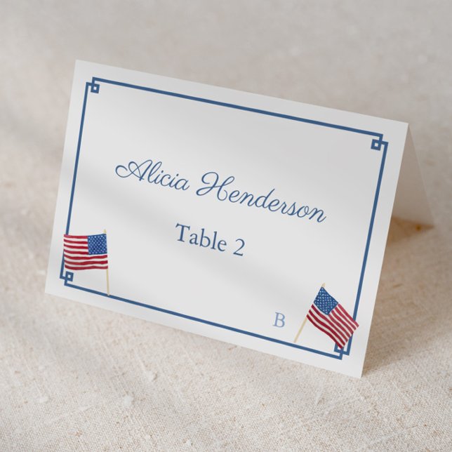 Chic Rött vitt blått USA flagga Bröllop-platskort Bordsnummer (Patriotic individual place cards, buffet cards or food tents with navy blue greek key and usa flags)