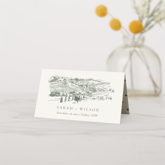 Chic Rustic Grönt Winery Mountain Sketch Bröllop Placeringskort (Framsida)