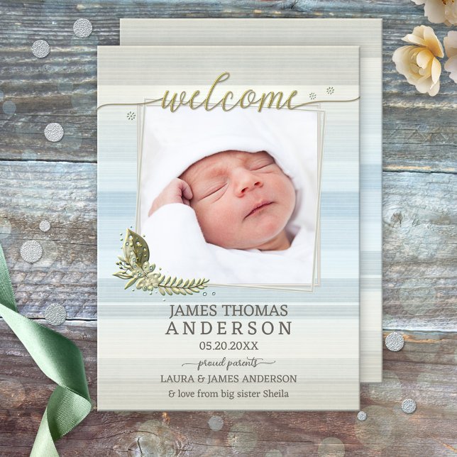 Chic Script Baby fotofödelsemeddelande Tack Kort (Baby birth announcement card featuring a photo of your baby framed by a light pastel striped design)