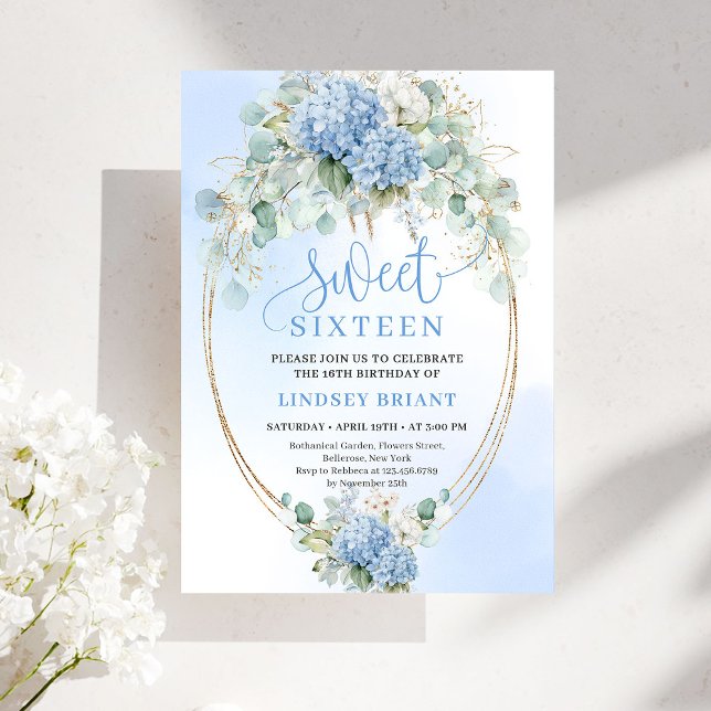Chic Script Blå Hortensia Guld Sweet Sixteen Inbjudningar (Chic Script Blue Hydrangea Gold Sweet Sixteen)